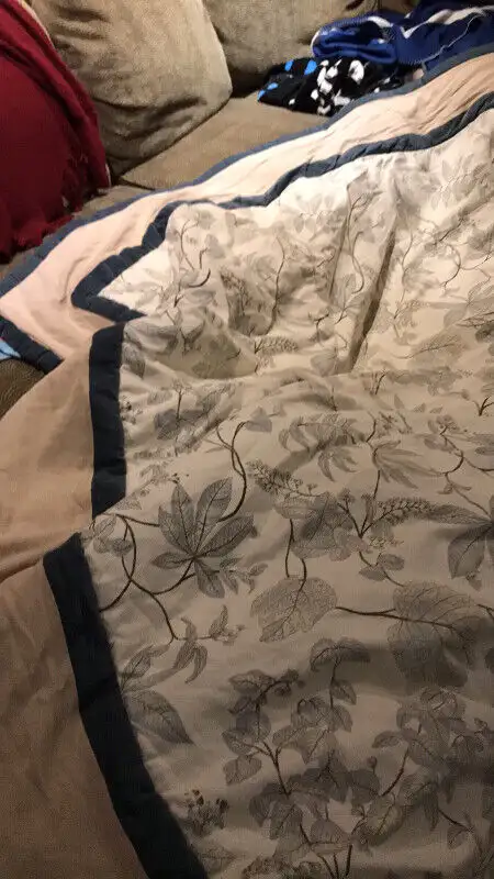 Queen size blanket in Bedding in Peterborough - Image 3