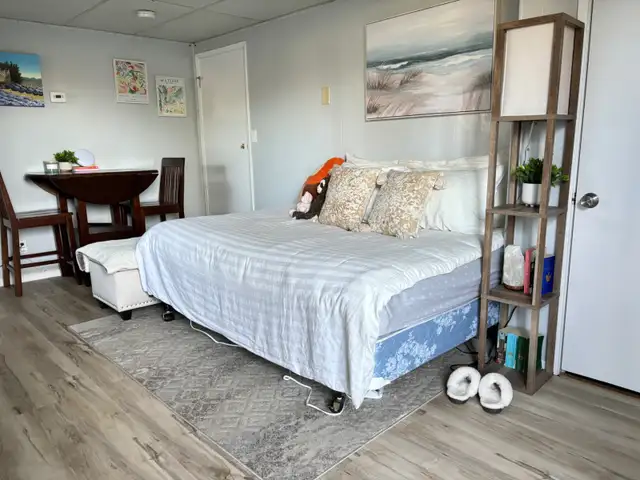 FURNISHED BACHELOR FOR RENT (Oak Bay)