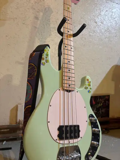 Sterling stingray bass, View more