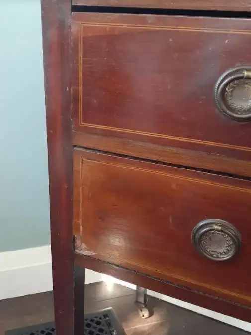 Vintage solid wood dresser dressing table with mirror in Dressers & Wardrobes in Markham / York Region - Image 9