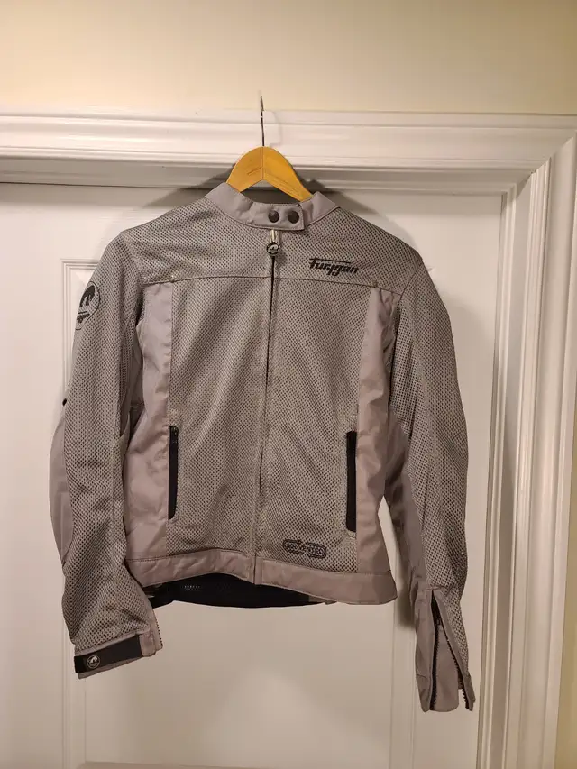 Woman’s motorcycle jacket - medium in Women's - Tops & Outerwear in Oakville / Halton Region - Image 2