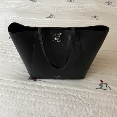 Louis Vuitton black LockMe Cabas Tote (1:1) genuine leather. Very good used condition. No flaws on e...