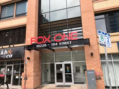 Cozy FoxOne Towers Two- Bedroom Downtown Condo near Ice District