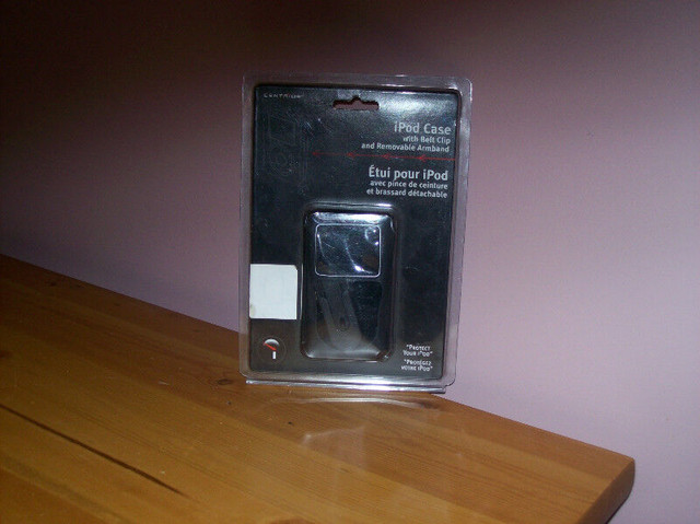 konica leather pouch /i-pod case/ear phones in Cell Phone Accessories in Kawartha Lakes - Image 2