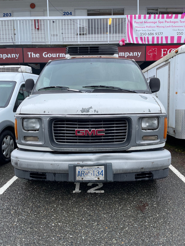 1999 GMC Savana Cargo in Cars & Trucks in Victoria - Image 2