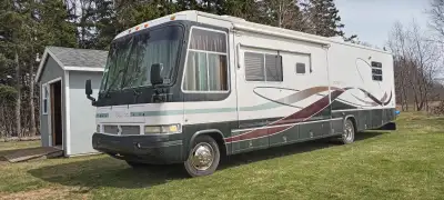 Motorhome in great condition. V10 Triton Ford. Automatic, smooth transmission. On board Onan generat...