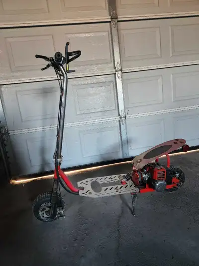 Selling my Gs Moon gas scooter, a fun ride for anyone who enjoys a bit of old-school gasoline power....
