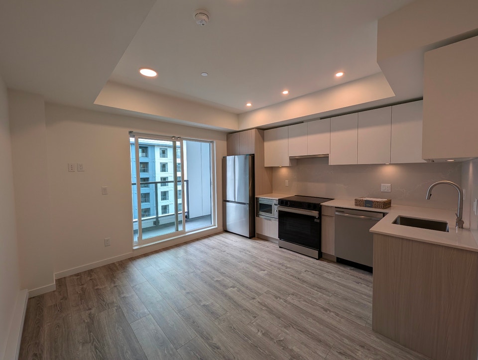 North Surrey Studio for Rent $1,500/month 1 parking 3