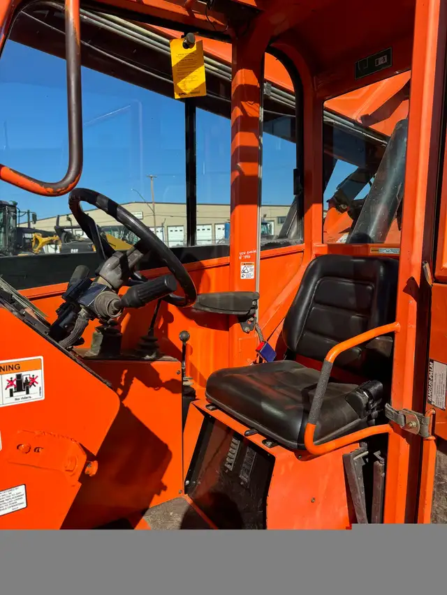 2006 JLG Skytrack 8042 in Heavy Equipment in Saskatoon - Image 10