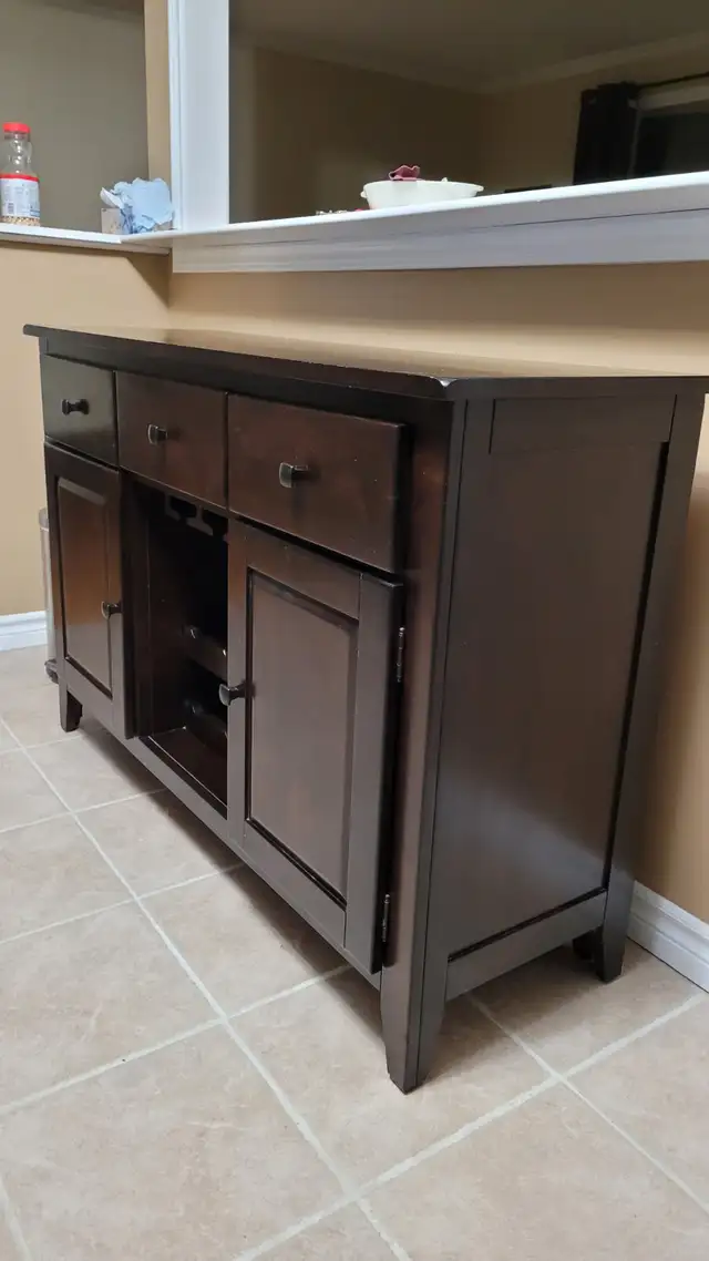 Sideboard in Hutches & Display Cabinets in Belleville - Image 2