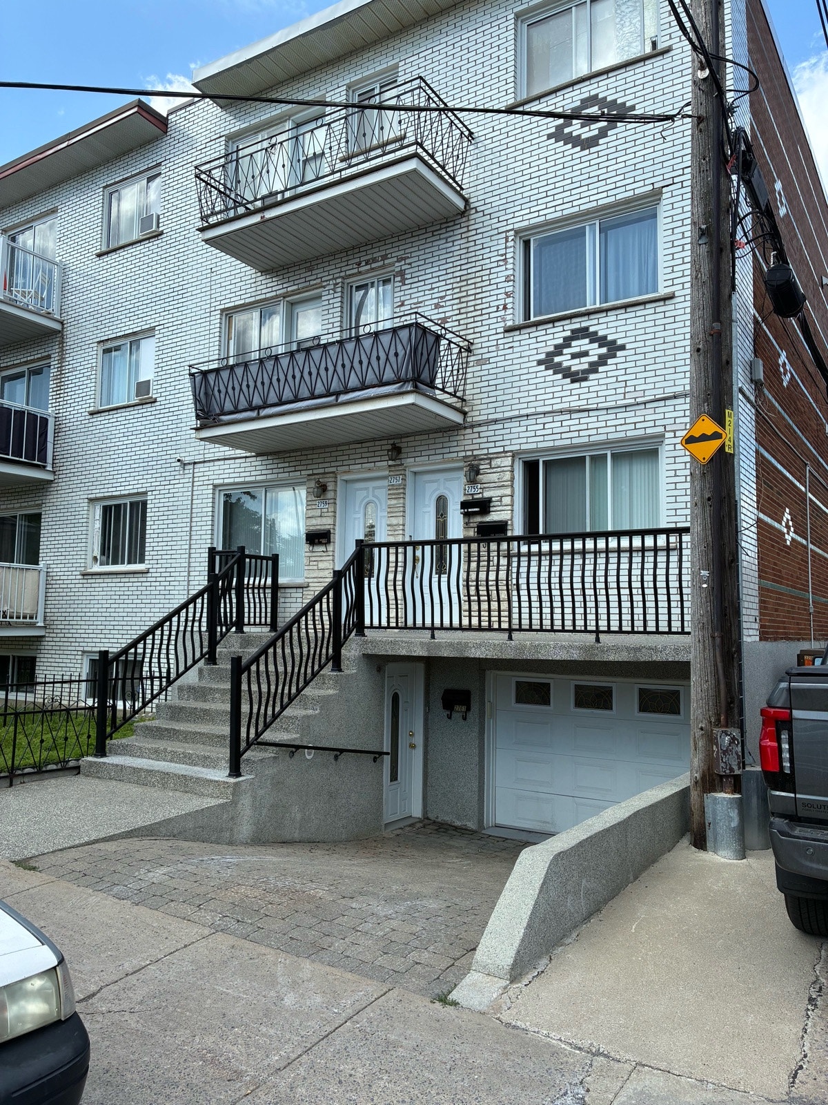 2761 Av. de Carignan — photo 1