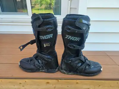 boots THor size 10 used two times jacket Xelement advanced gear in west edm pick up