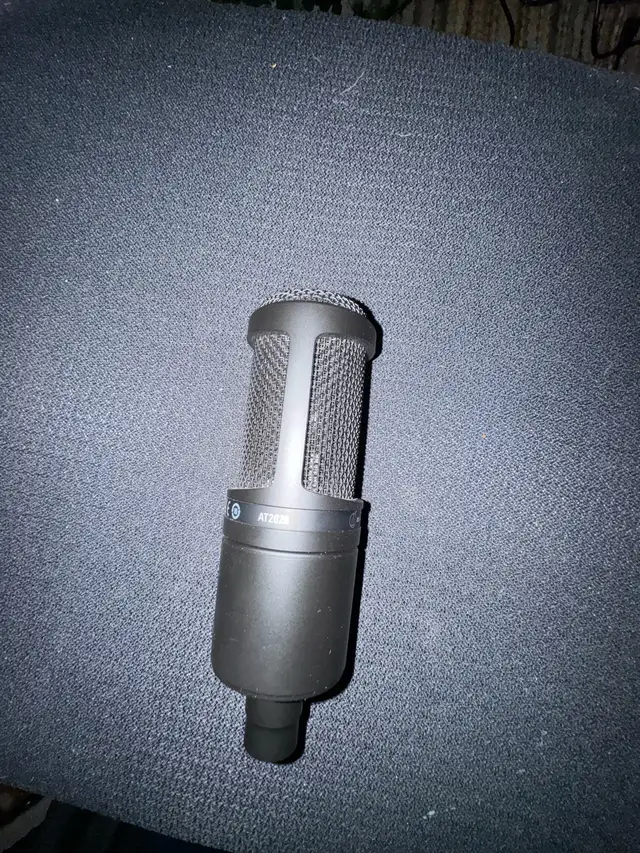 Audio Technica At2020 Mic in Pro Audio & Recording Equipment in London - Image 4