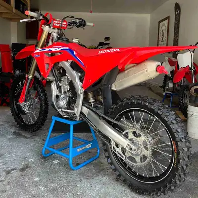 Selling my crf250r Well maintained 2nd owner (known previous owner) Always well kept, Oil changes ev...