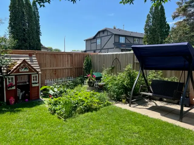BEAUTIFUL 3 BEDROOM 2 BATH 2 YARDS WITH LARGE GARAGE BY RIVER in Long Term Rentals in Saskatoon - Image 6
