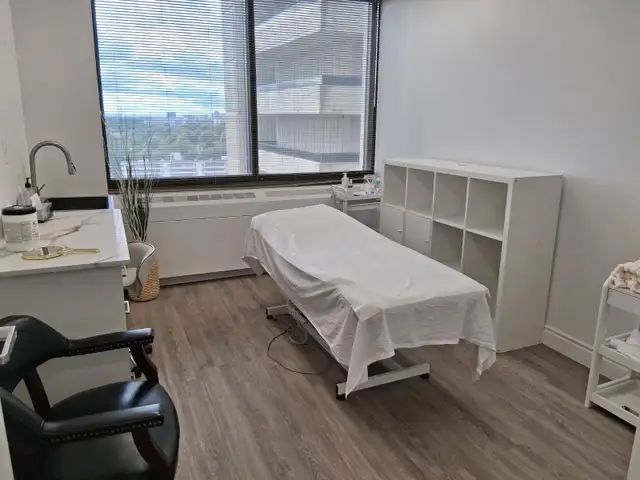 ✨ BEAUTIFUL SPA ROOMS FOR RENT – PRIME MIDTOWN TORONTO LOCATION in Room Rentals & Roommates in City of Toronto - Image 4