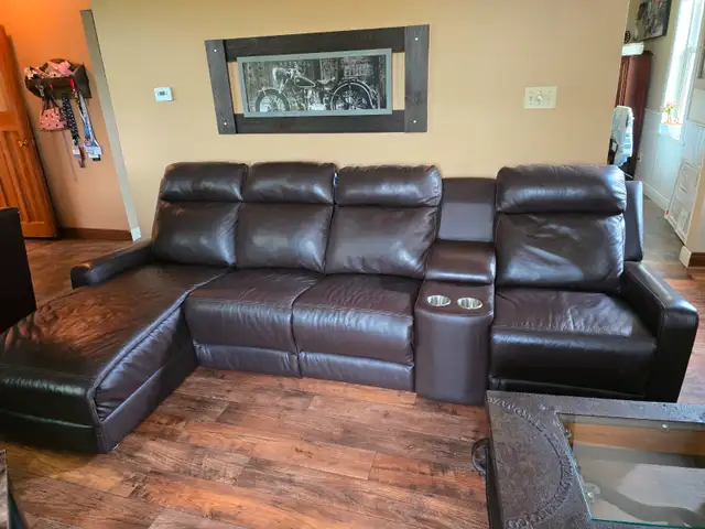 Canadian Made Palliser Couch in Couches & Futons in Stratford - Image 2