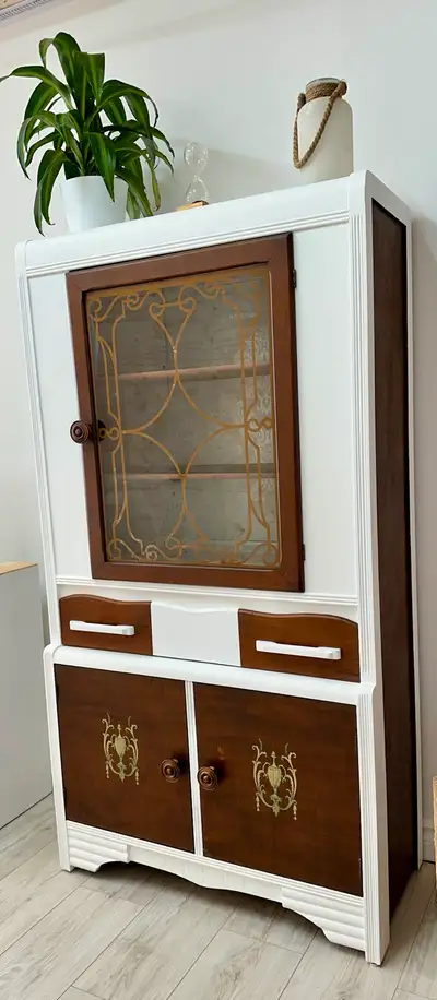 Charmant vaisselier d’époque revisité, View more