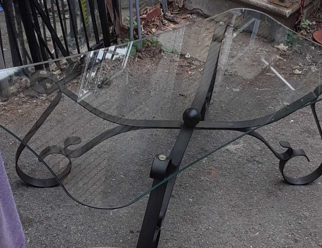 glass coffee table in Coffee Tables in Kingston - Image 2
