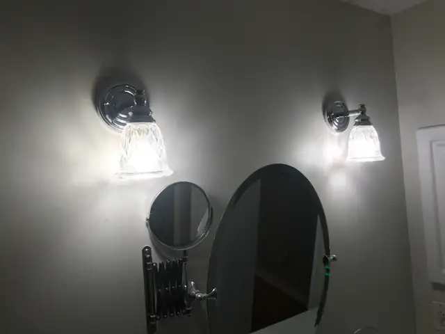 Moen Vanity mirror 19-inch W x 26-inch H, in Cabinets & Countertops in Gatineau - Image 4