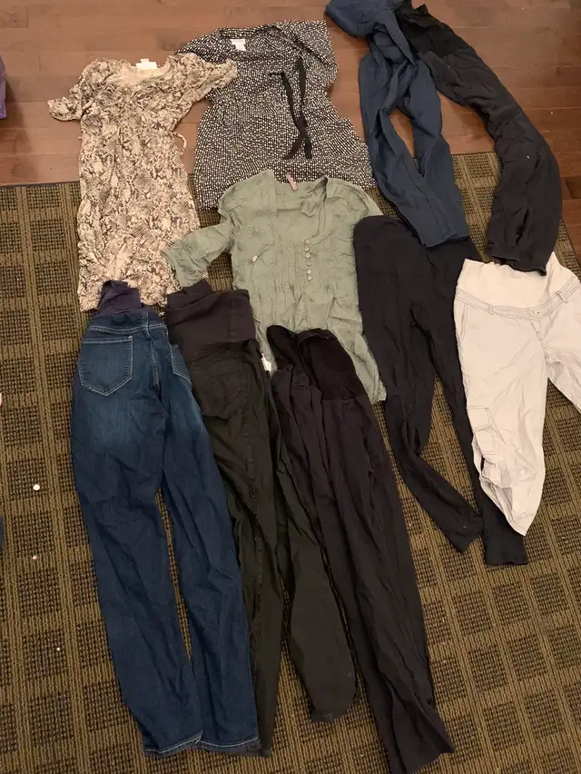 Maternity clothes small  in Women's - Maternity in City of Toronto - Image 2