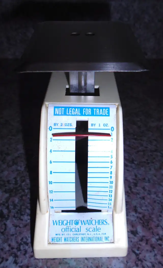 vintage Weight Watchers kitchen scale in Arts & Collectibles in City of Halifax - Image 2