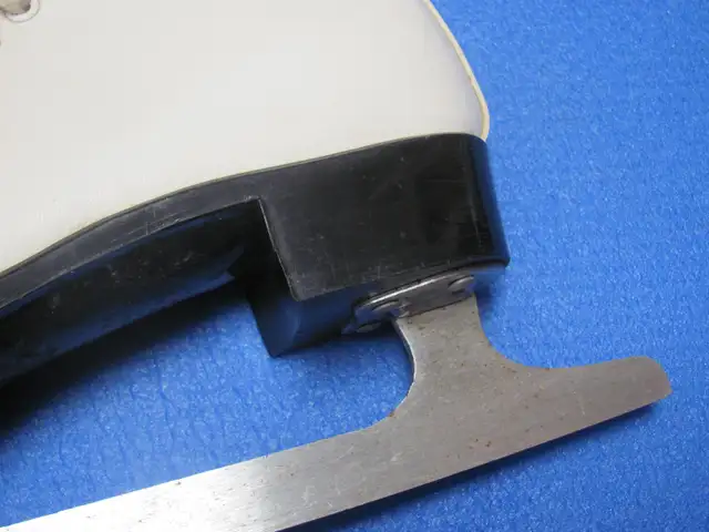 BAUER Figure Skates Size-8 (Inner Length 24cm/9.5'') Dwight in Skates & Blades in Muskoka - Image 6