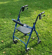 Rollator 4 Wheel Walker with Tray / Seat
Has brakes for stopping