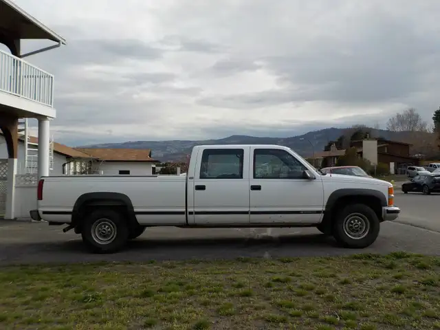 CHEVROLET 1 TON - 3500, CREW CAB, 8 FOOT BOX, WORK TRUCK! in Cars & Trucks in Kelowna - Image 5
