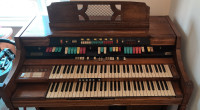 Hammond Commodore Organ with Animation By Leslie