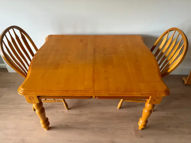 Kitchen table and chairs in Dining Tables & Sets in Bedford - Image 3