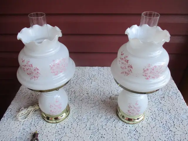4 Vintage Hurricane Style Table Lamps --all Matching in Indoor Lighting & Fans in New Glasgow - Image 3