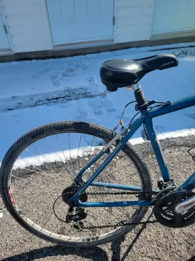 Beau vélo en bonne etat rien à faire dessus demande 160$
