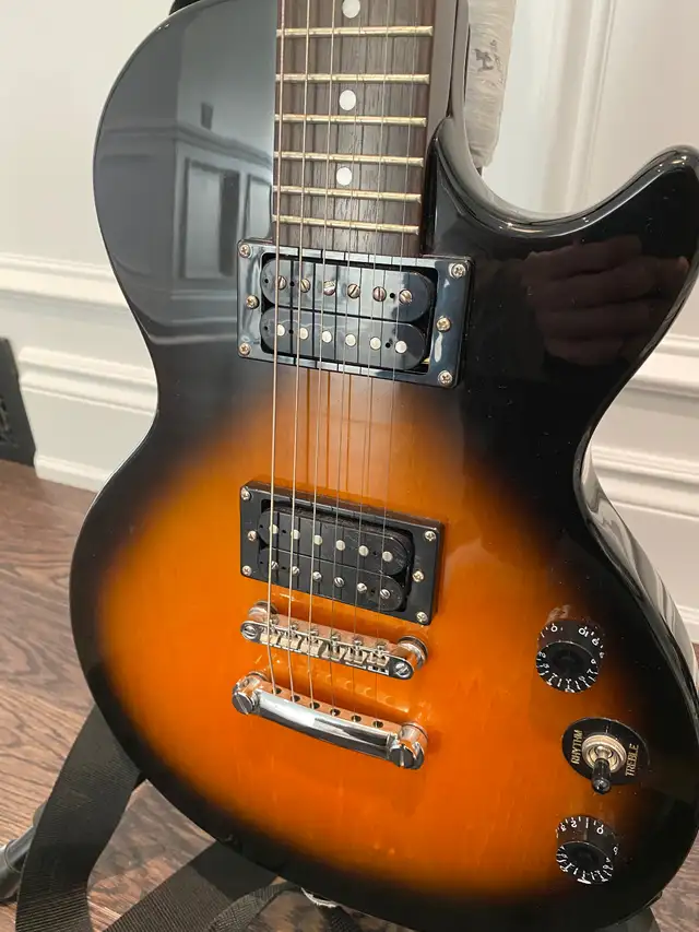 EPIPHONE SPECIAL II / VS - ELECTRIC GUITAR and AMPLIFIER PACKAGE in Guitars in Markham / York Region - Image 3
