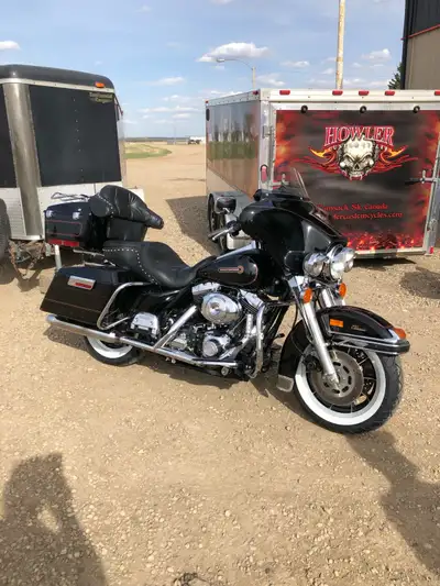 Electra Glide Classic - the bike is in good shape, air ride suspension, new stereo and speakers. Got...