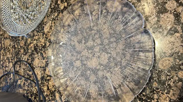 Glass Plate in Kitchen & Dining Wares in Oshawa / Durham Region - Image 2