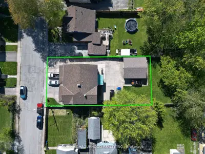 Legal Non-Conforming 4-Plex + In-Law Suite. Prime Investment Opportunity! Impressive rental income f...