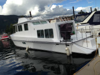 Holiday Mansion Barracuda Boat