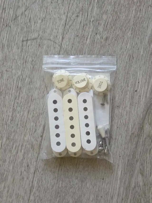 used stratocaster parts in Guitars in London - Image 5