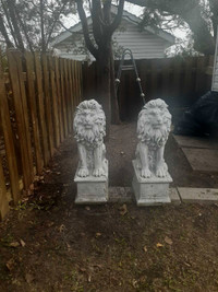 2 Garden Lion Statues