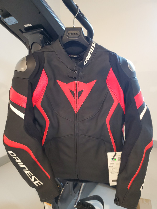 Brand new! Dainese leather Motorcycle jacket Avro 4, size 52. in Motorcycle Parts & Accessories in Winnipeg