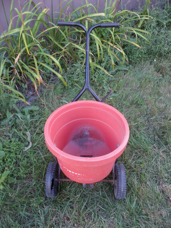 Seed and Fertilizer Spreader Plants, Fertilizer & Soil St