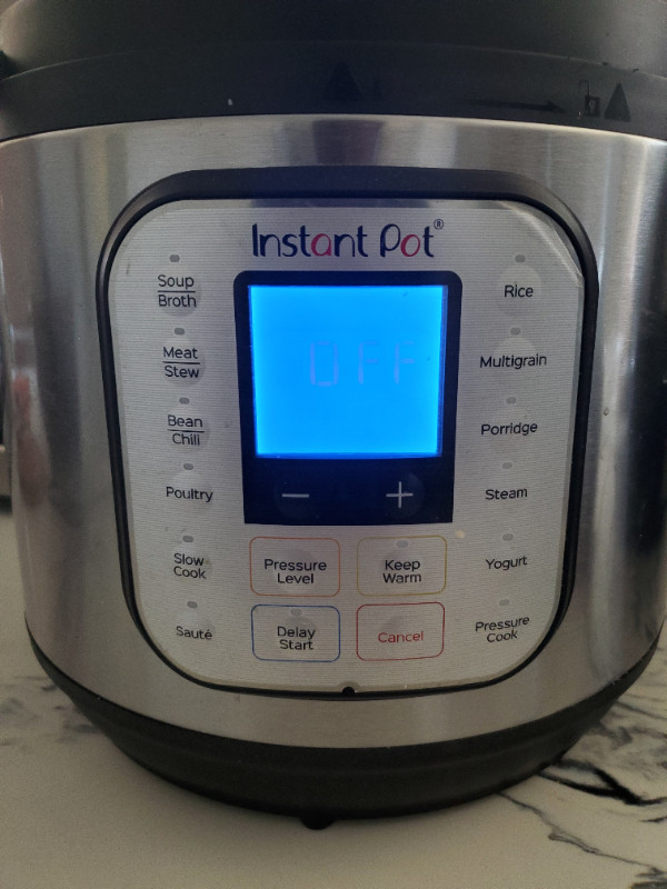 Instant pot 8 quarts in Microwaves & Cookers in Oakville / Halton Region