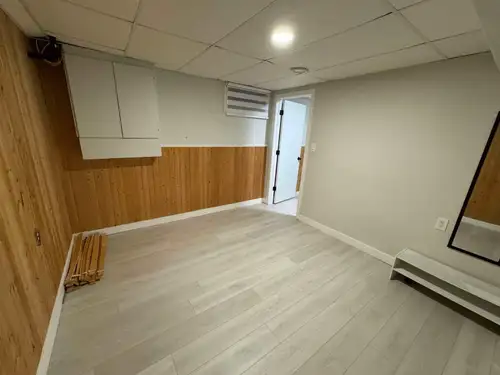 2bedroom basement for rent in tyndall park area north maple, looking student boys girls snd family,...