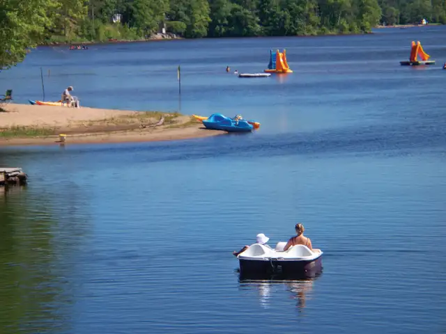 Beachfront Cottages on Golden Lake.   Mountainview Cottages in Ontario in Canada - Image 8