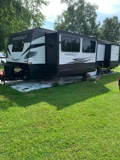 Vous avez comme projet l’achat d’une roulotte au printemps, voici une belle occasion ! Belle grande...