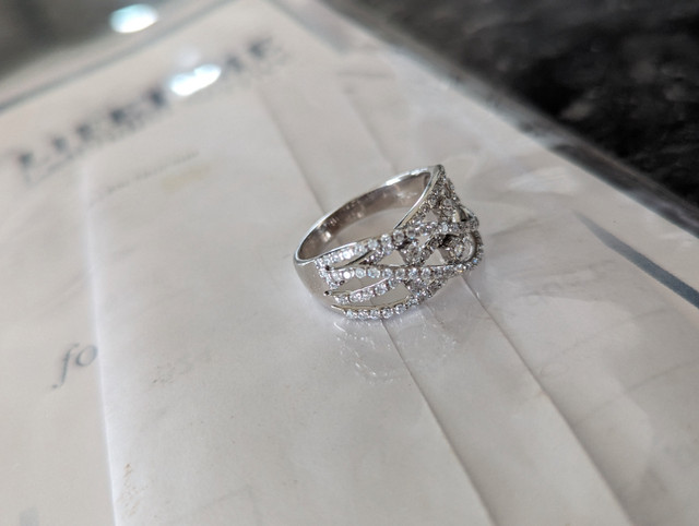 White Gold Multi Diamond Womans Ring in Jewellery & Watches in Kingston - Image 4