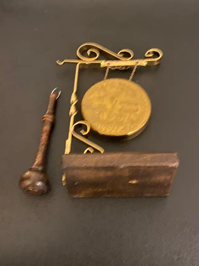 Vintage Chinese brass & wood gong.7”x5”x2”. in Arts & Collectibles in Markham / York Region - Image 6