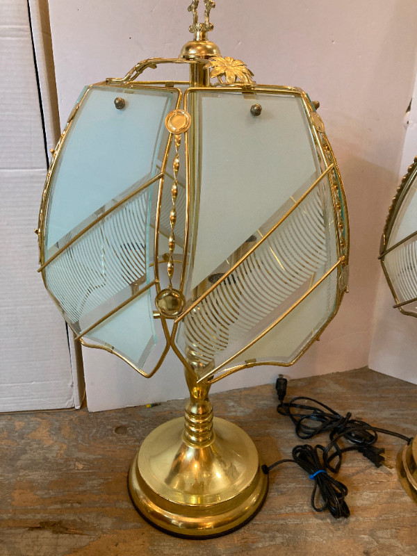 Deux lampes de table  vintage 1980 laiton verre dans Art et objets de collection  à Ville de Montréal - Image 2