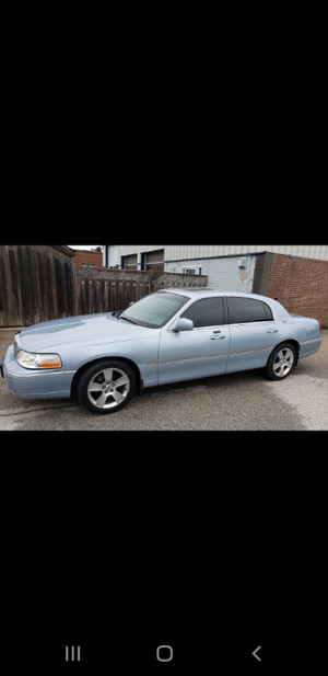 2005 Lincoln Town Car Signature Series Limited